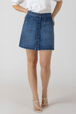 MEDIUM DENIM WASH